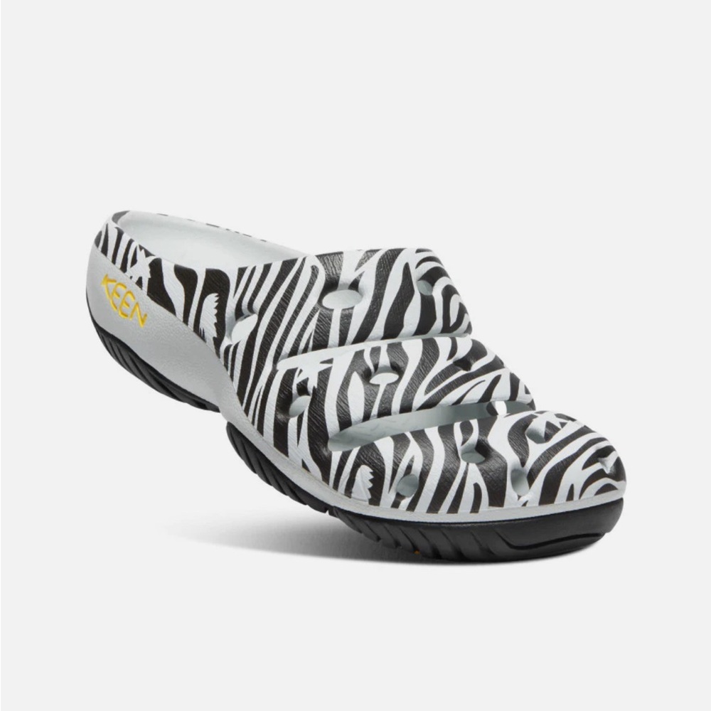 New Keen Slip on sandals